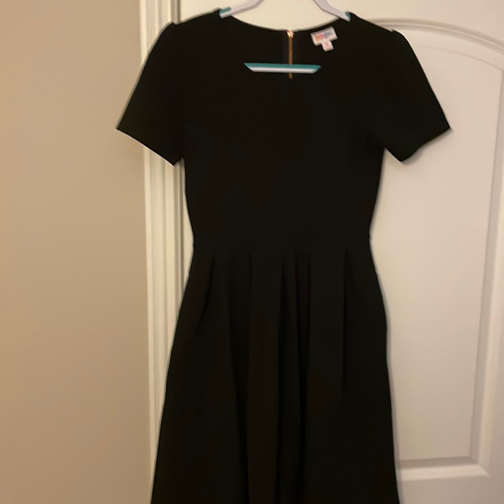 EUC Black Amelia M Rose gold zipper